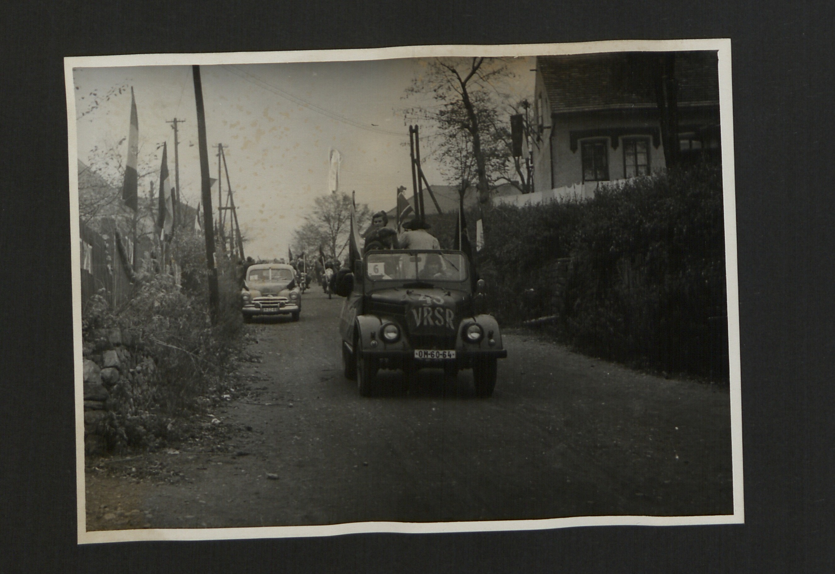 9. soap-ro_00103_obec-busovice-stafeta-1960_0090