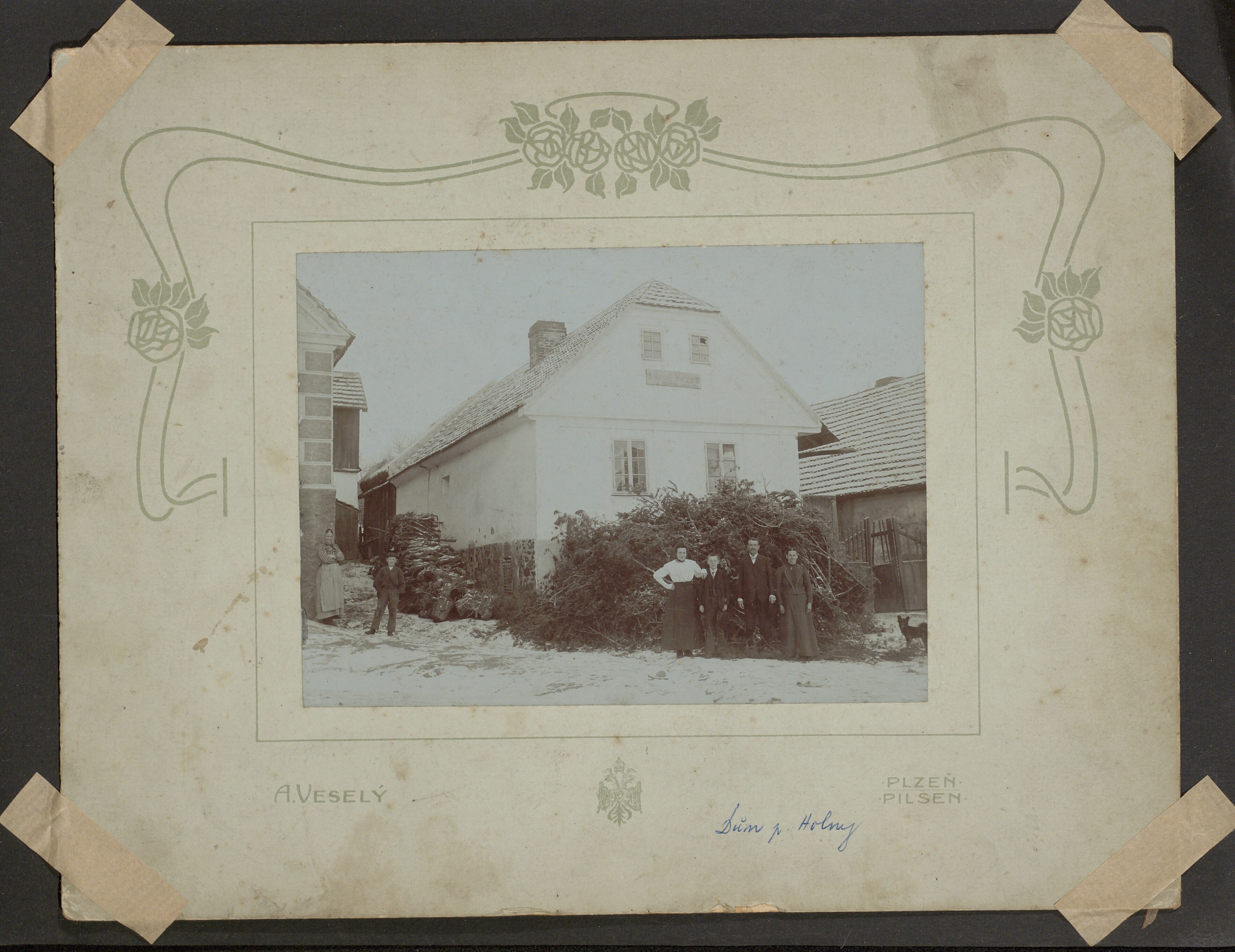 2. soap-ro_00137_obec-mlecice-fotoalbum-1900-1977_0020